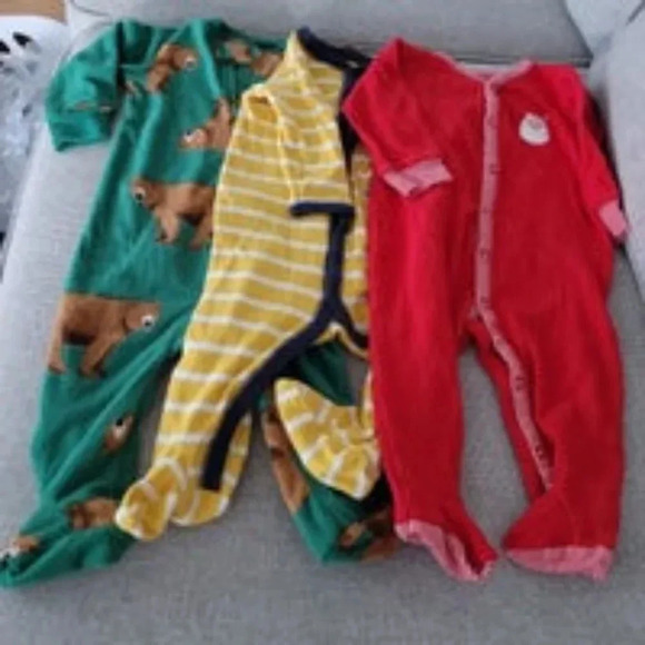Carters footie pajama bundle 6 months - Picture 1 of 4